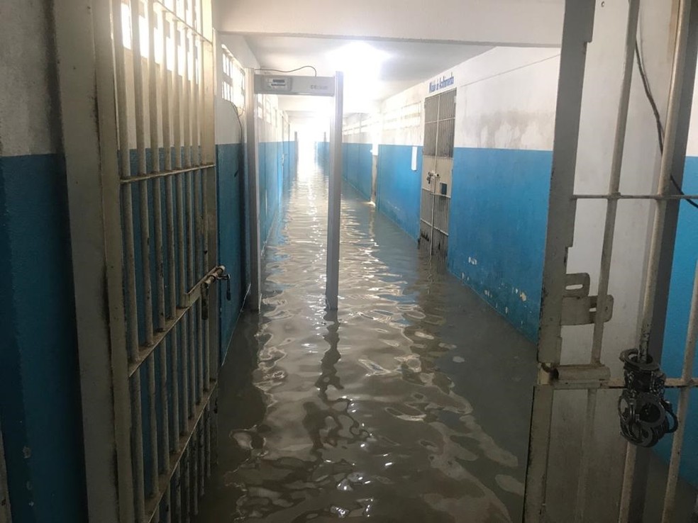 Chuva alaga presídio Baldomero Cavalcanti, em Maceió — Foto: Divulgação/Sinasppen Alagoas