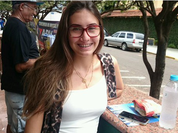 Lara Munhoz é de Bauru e quer estudar odontologia (Foto: Paola Patriarca/ G1)