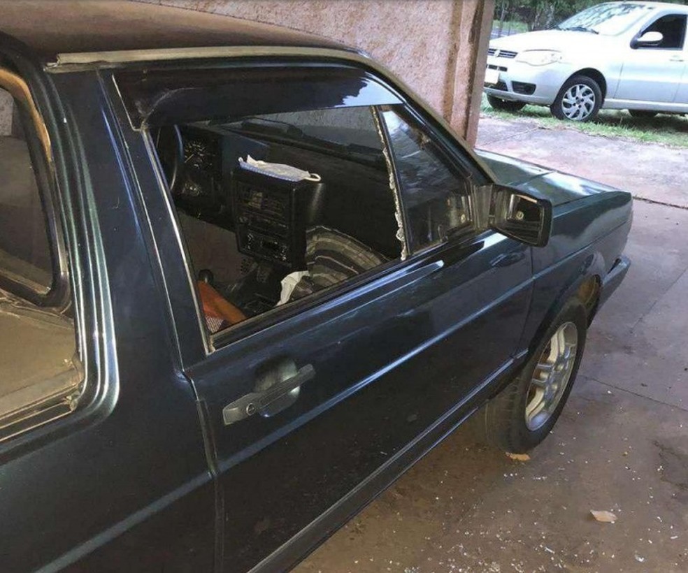 Perícia foi acionada para avaliar os estragos nos veículos em Pirajuí  — Foto: Polícia Civil / Divulgação 