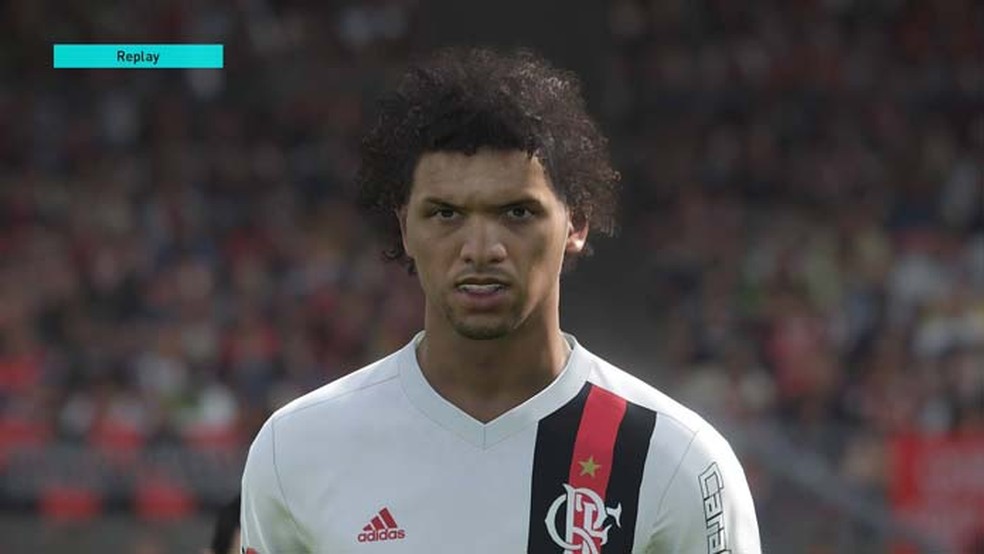 O volante Willian Arão chama atenção pelo rosto realista em PES 2018 (Foto: Reprodução/Murilo Molina)