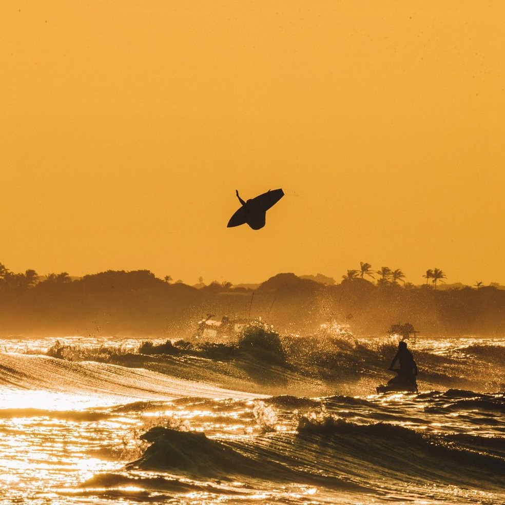 Ítalo Ferreira voa alto em Baía Formosa — Foto: Marcelo Buchecha