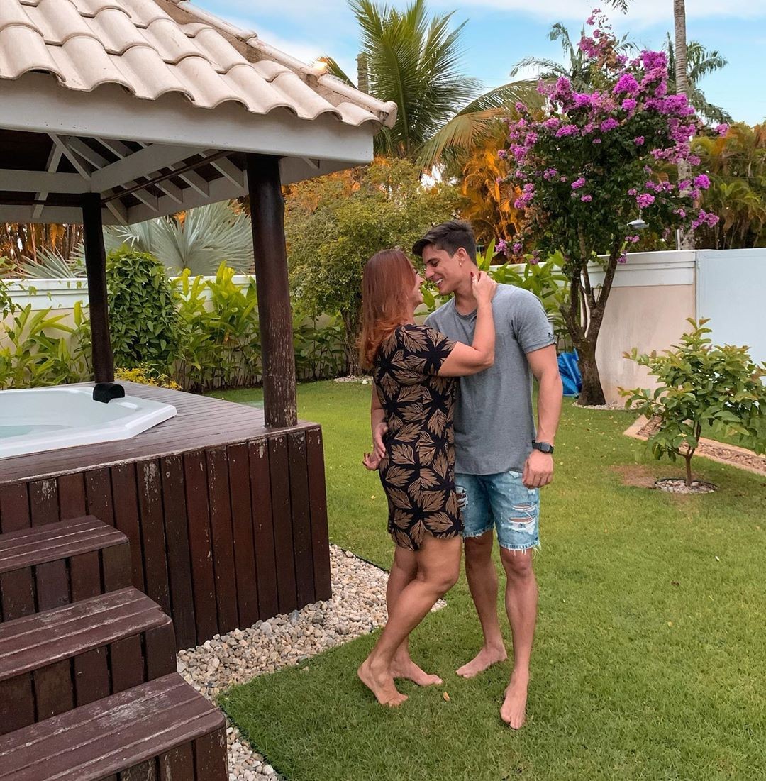 Mãe de Neymar, Nadine e Tiago Ramos assumem namoro  (Foto: Reprodução/ Instagram)