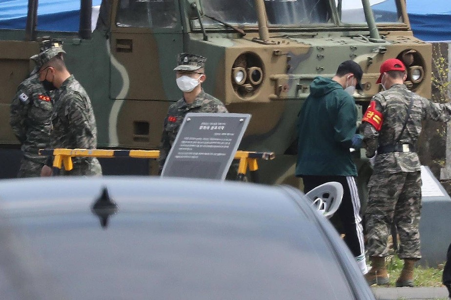 Atacante do Tottenham, Heung-min Son inicia serviço militar na Coreia do Sul; Fotos
