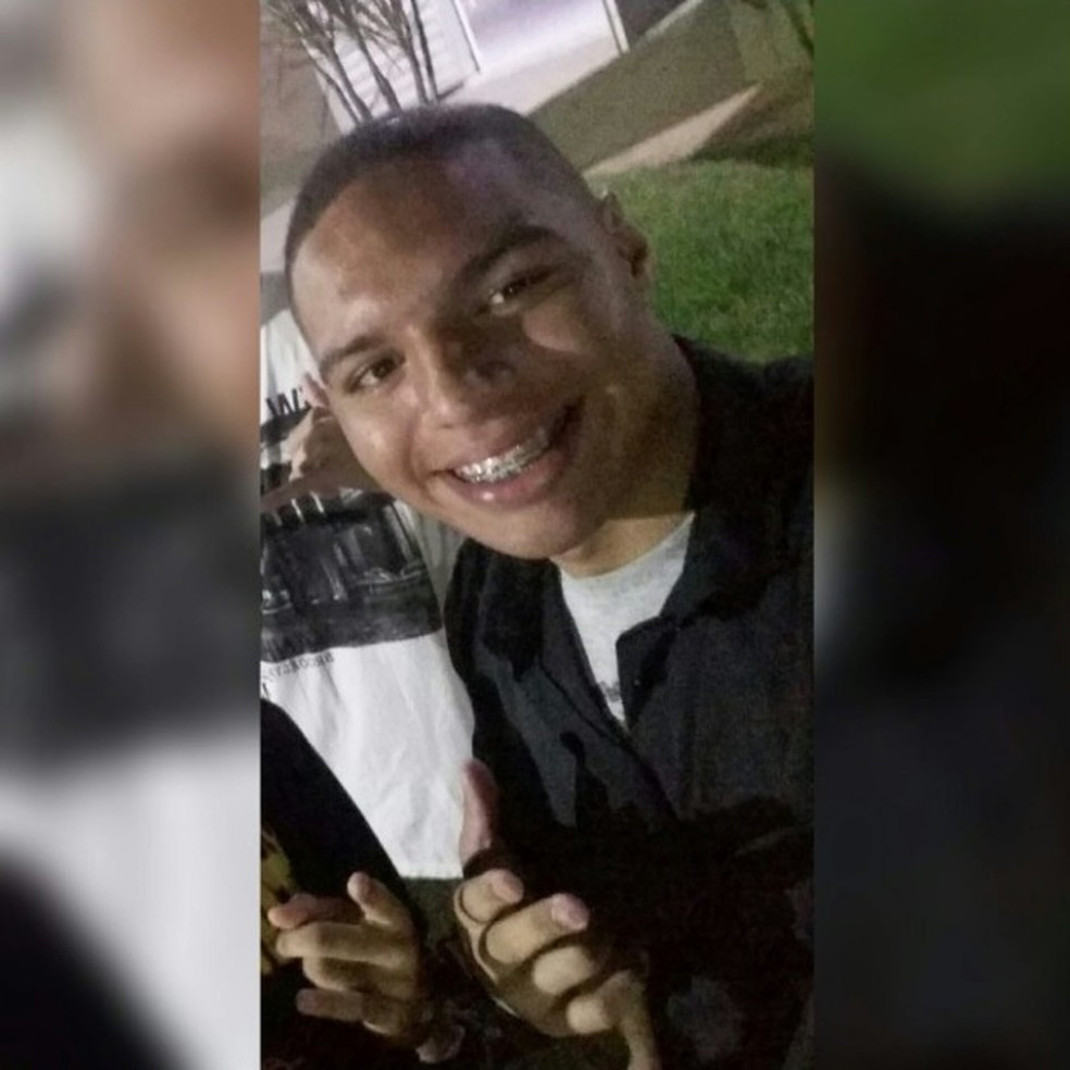 Carlos Eduardo Santos da Silva, de 19 anos, morreu durante treinamento do Exército em Taubaté — Foto: Arquivo pessoal