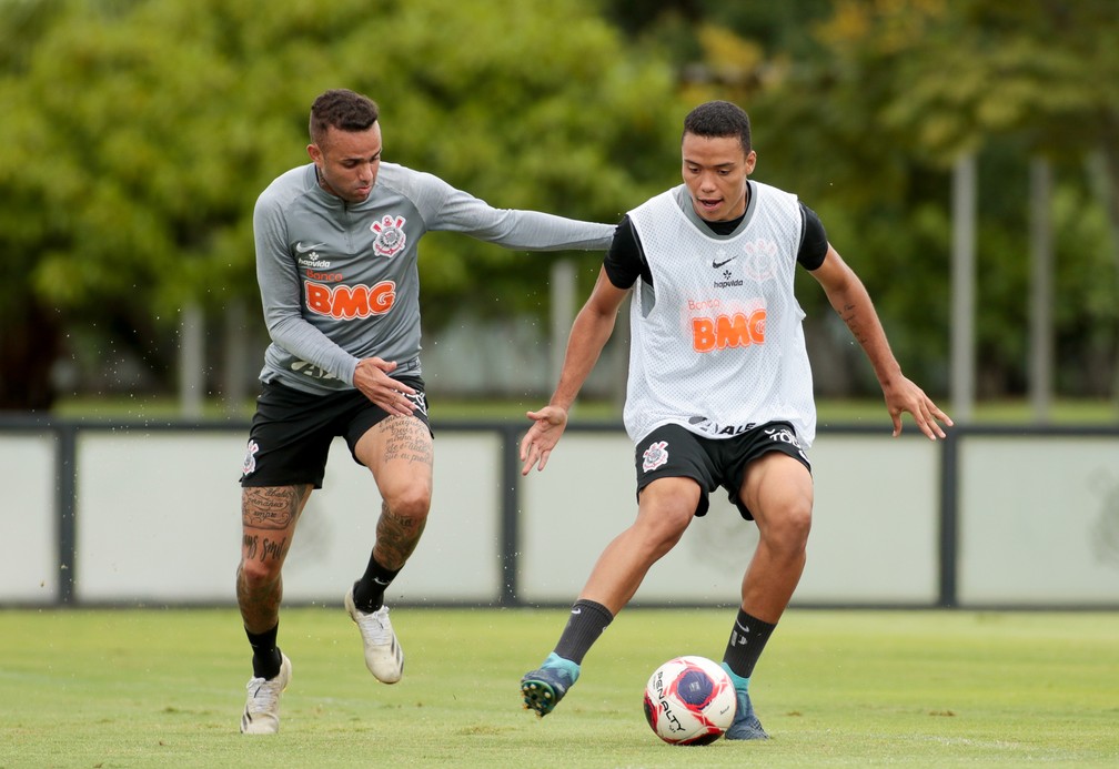 Volante agrada a Mancini, e Corinthians compra 70% do volante; veja valores e detalhes