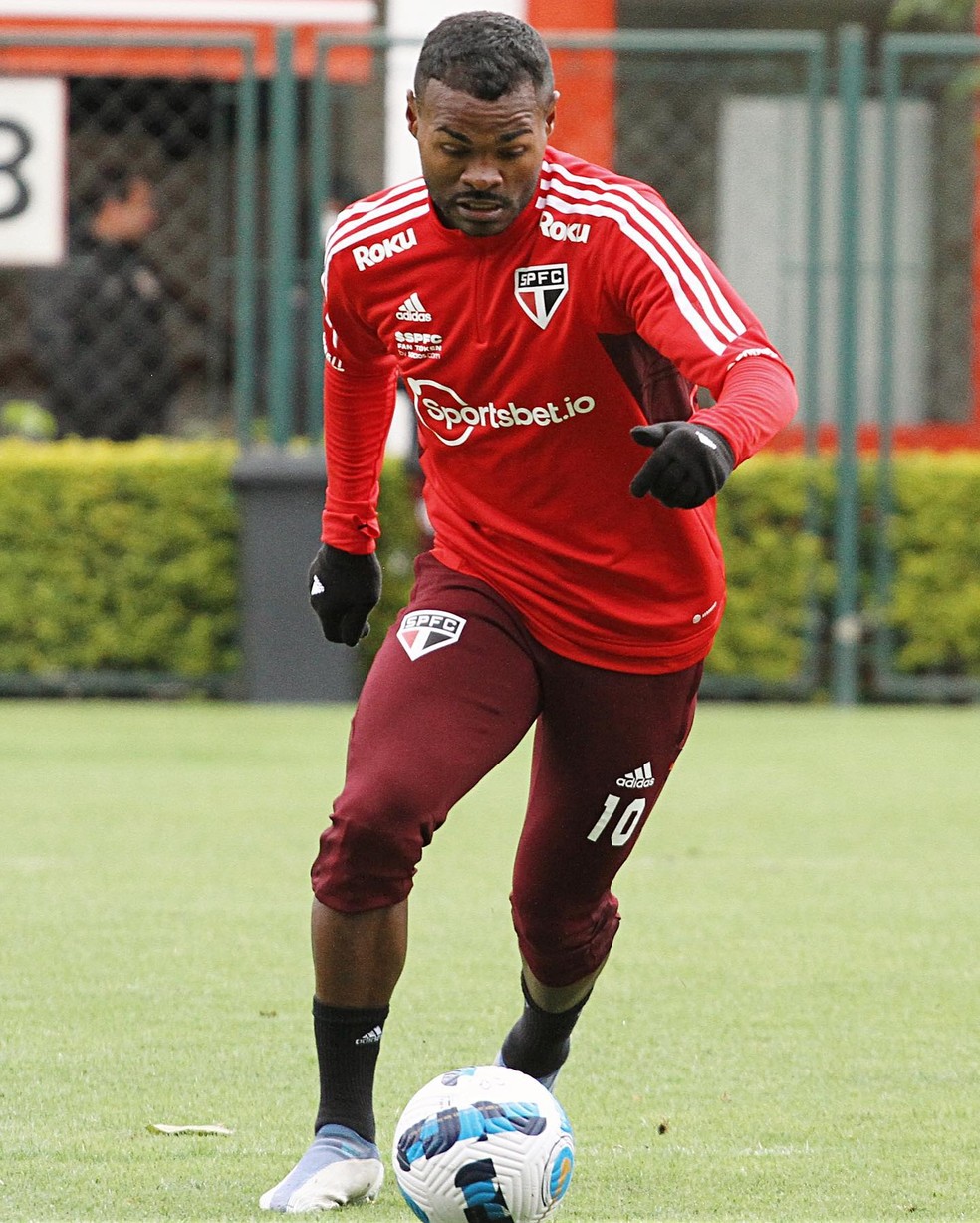 Nikão em treino do São Paulo — Foto: Rubens Chiri / saopaulofc.net