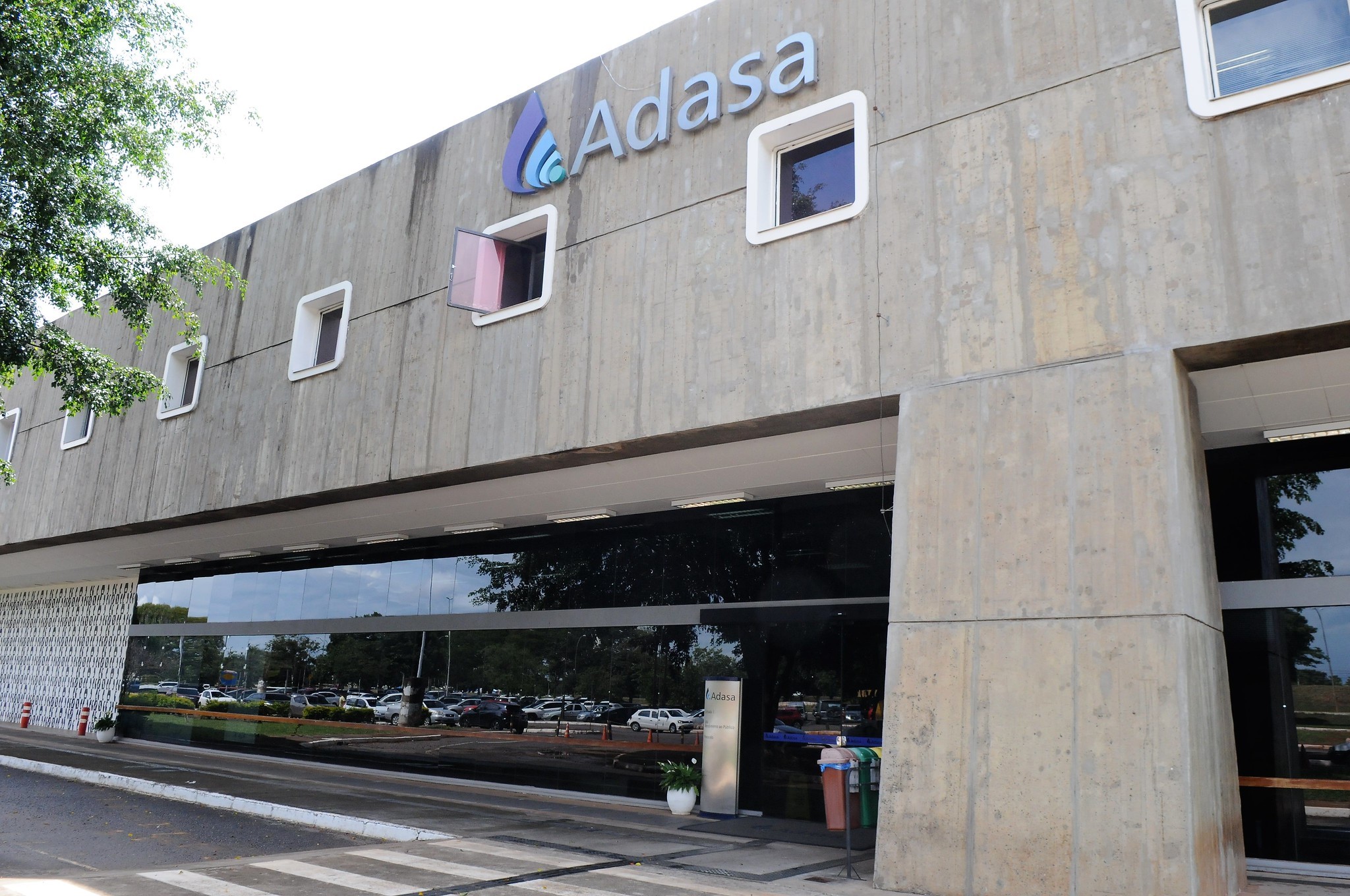 Adasa abre concurso com 75 vagas; salários chegam a R$ 10 mil thumbnail