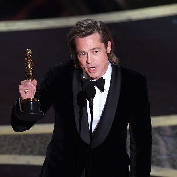 HOLLYWOOD, CALIFORNIA - FEBRUARY 09: Brad Pitt accepts the Actor in a Supporting Role award for 'Once Upon a Time...in Hollywood' onstage during the 92nd Annual Academy Awards at Dolby Theatre on February 09, 2020 in Hollywood, California. (Photo by Kevin (Foto: Getty Images)