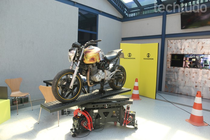 Capaz de movimento objetos muito pesados; aparelho se transforma em 'simulador de motos' (Foto: Diego Borges / TechTudo)