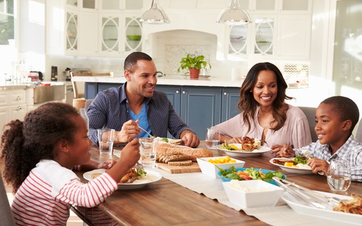 Comer em família faz bem para a saúde - Rádio Peão Brasil