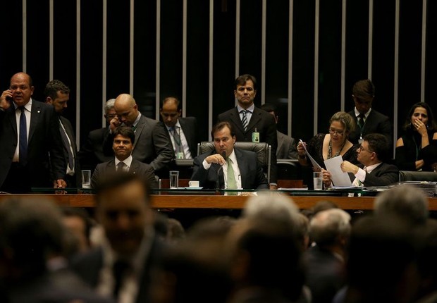 O presidente da Câmara, Rodrigo Maia, durante sessão para votar a moratória na dívida de estados superendividados (Foto: Wilson Dias/Agência Brasil)