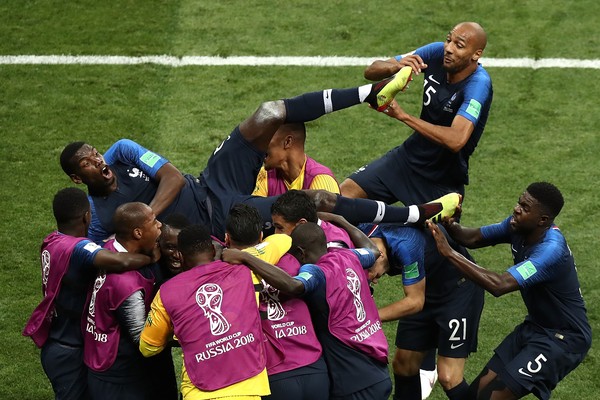 O craque francês Paul Pogba celebrando a vitória francesa na final da Copa do Mundo (Foto: Getty Images)