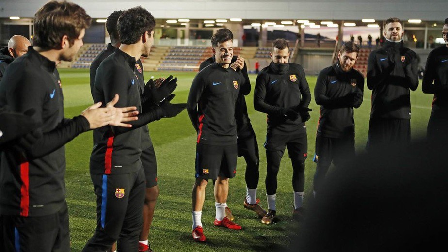 Coutinho treina pela primeira vez com grupo e se aproxima de estreia no Barça