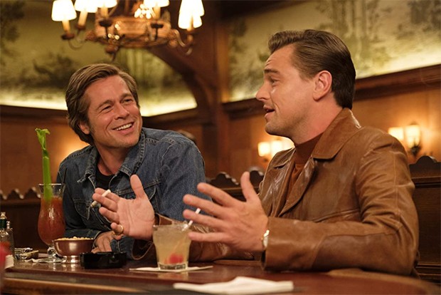 Brad Pitt e Leonardo DiCaprio em cena de Era Uma Vez... Em Hollywood, de Quentin Tarantino (Foto: Reprodução / IMDB)