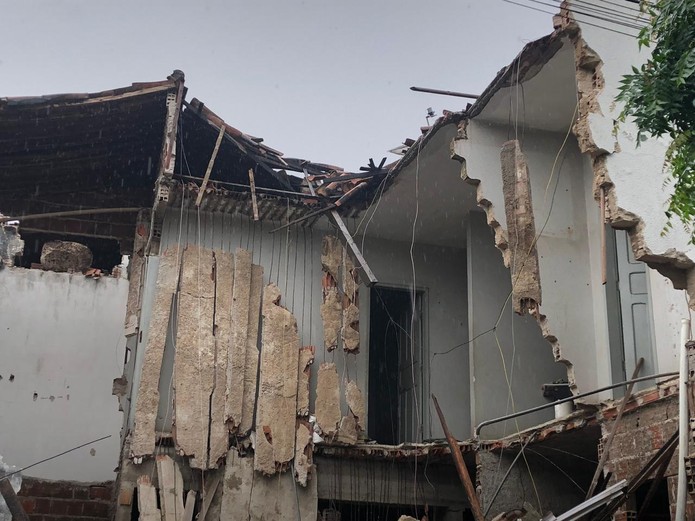 Parte de condomínio desaba em Sobral. — Foto: Mateus Ferreira/ SVM