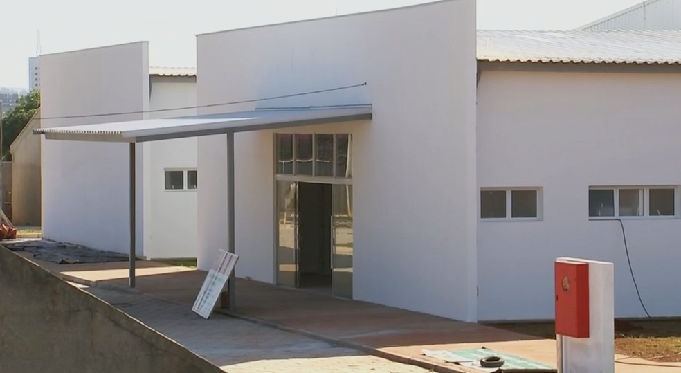 PrÃ©dio para onde postos de saÃºde seriam transferidos em Itapetininga (SP) â€” Foto: ReproduÃ§Ã£o/TV TEM