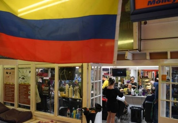 Mercado de Seven Sisters é um lugar que faz os latino-americanos se sentirem em casa por meio da música e da comida (Foto: Getty Images via BBC)