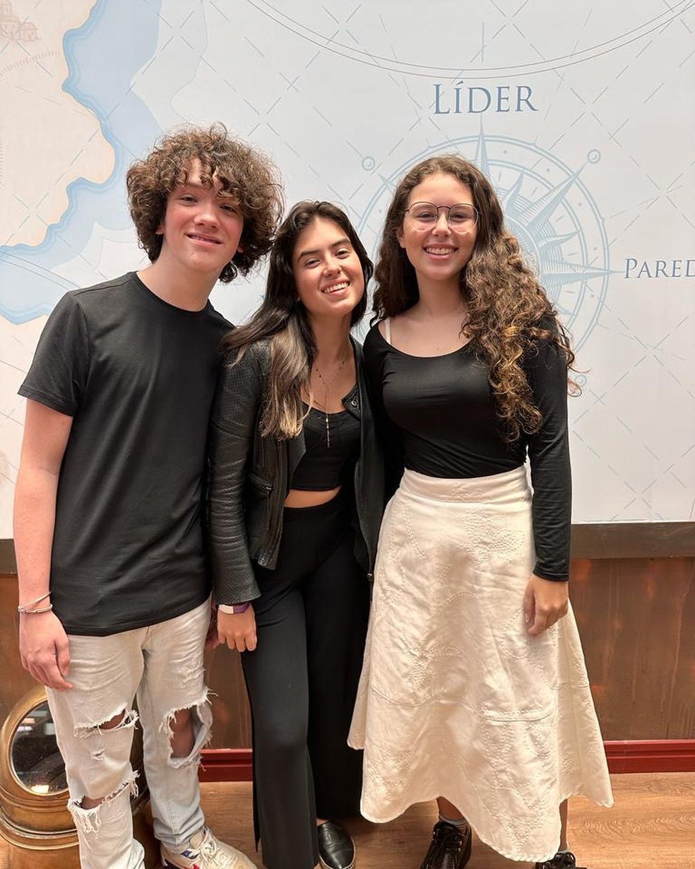 Isabella Furtado com os amigos Arthur e B&aacute;rbara &mdash; Foto: Reprodu&ccedil;&atilde;o/Instagram