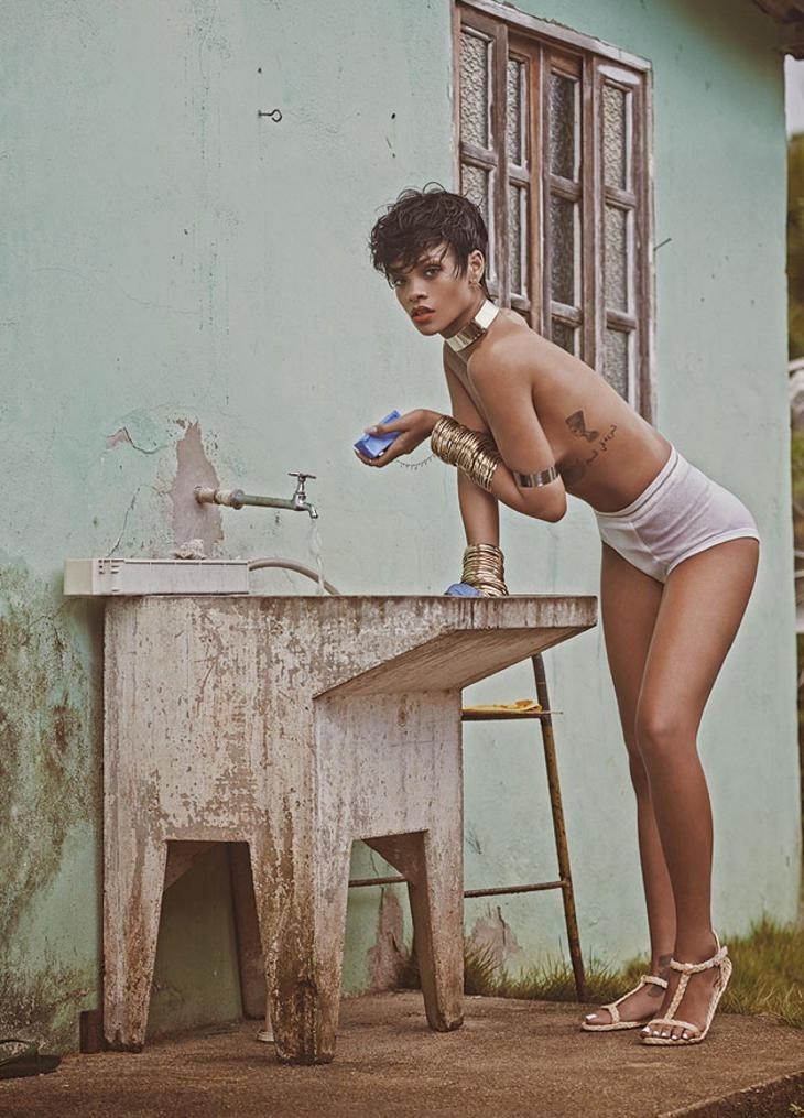 Rihanna em casa da humilde vila de pescadores que serviu de locação para o shooting (Foto: Mariano Vivanco)