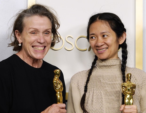 Chloé Zhao e Frances McDormand (Foto: Getty Images)
