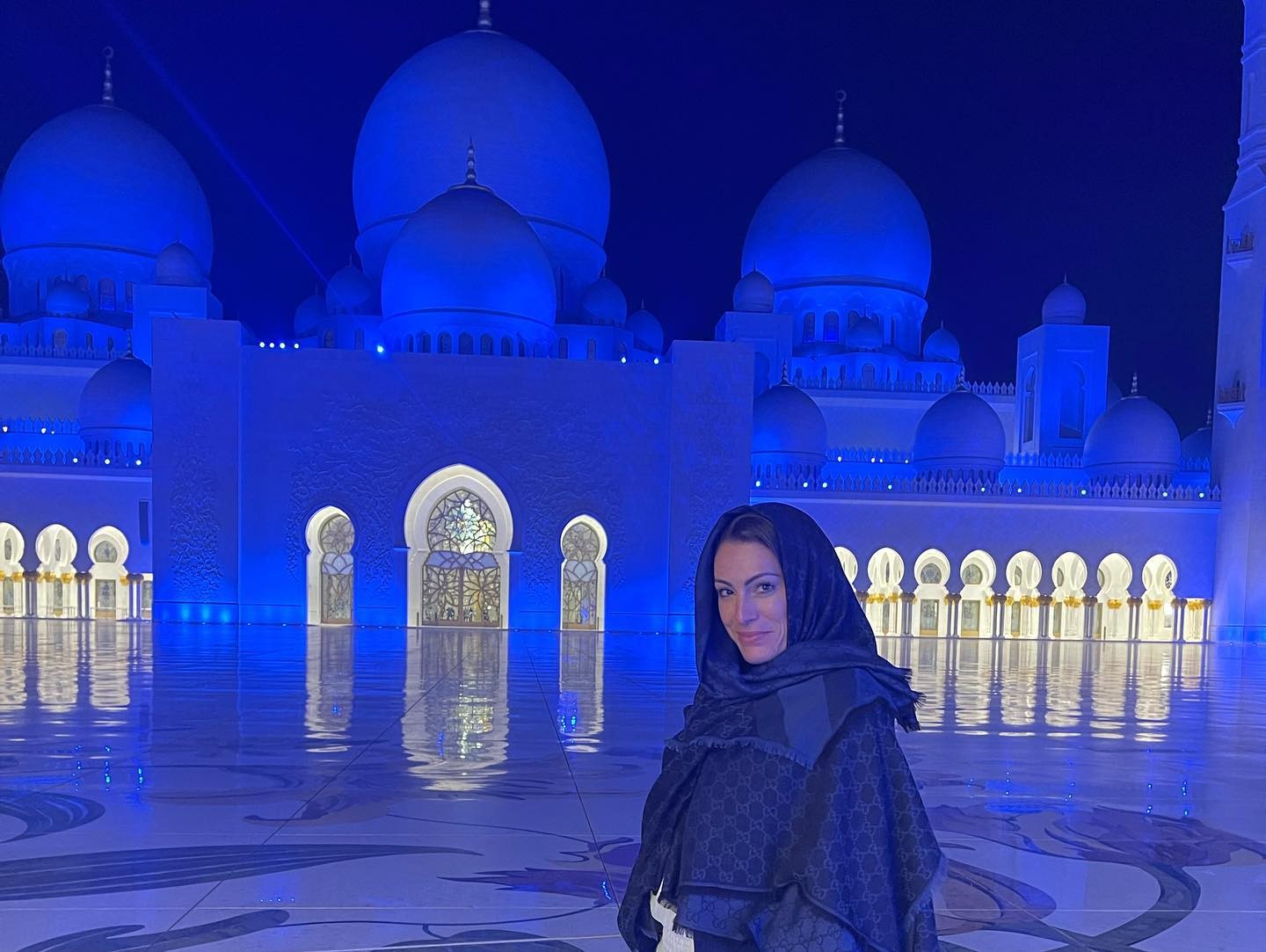 Elaine Mickely revela protocolo rígido para visitar ponto turístico em Dubai (Foto: reprodução/instagram)