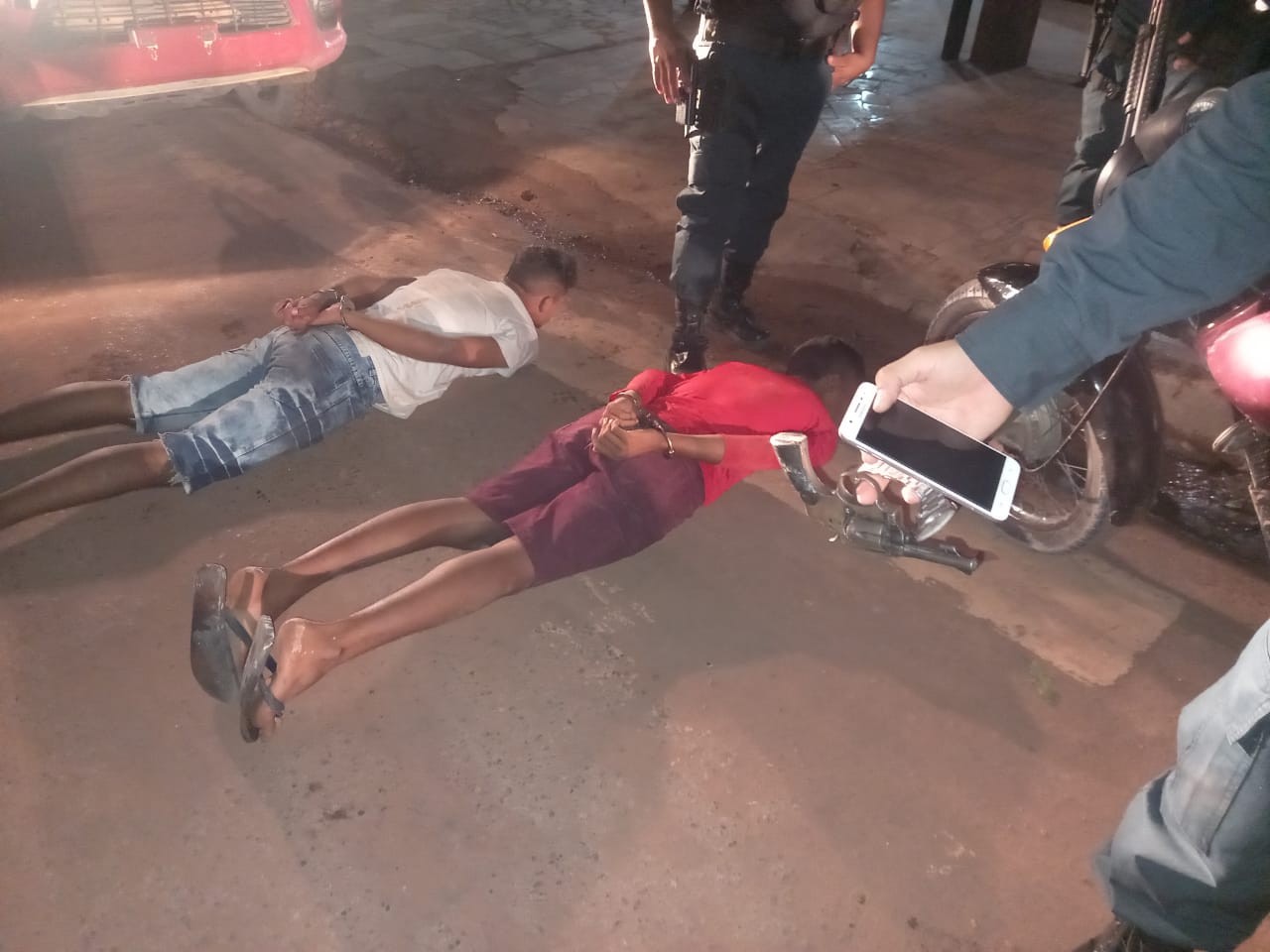 Polícia Militar prende dupla que estava fazendo assaltos em Santarém e recupera moto e celular