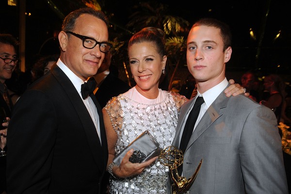 Os atores Tom Hanks e Rita Wilson com um dos seus filhos, o rapper e também ator Chet Hanks (Foto: Getty Images)