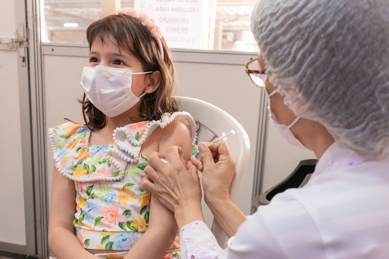 Curitiba convoca crianças nascidas em 2011 para vacinação contra a Covid na segunda-feira (24)