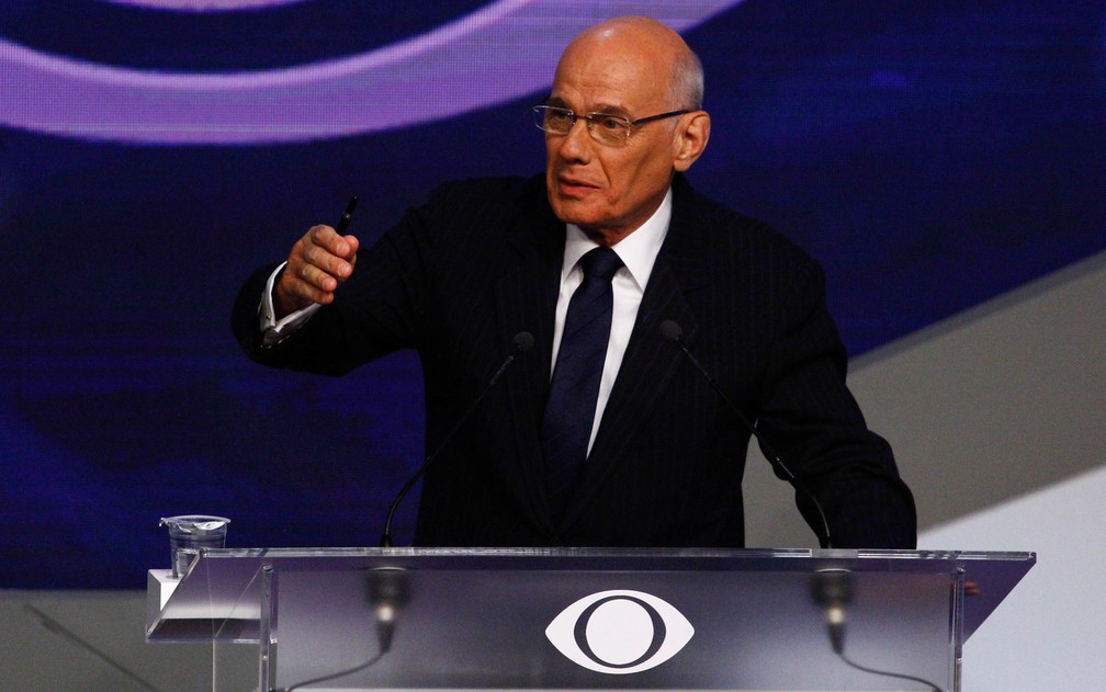 Nesta imagem de 2018, Ricardo Boechat faz a mediação do debate entre os candidatos à Presidência — Foto: Aloisio Mauricio/Fotoarena/Estadão Conteúdo
