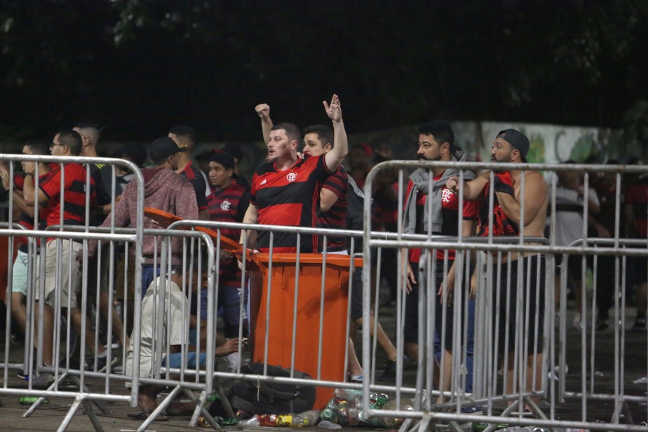 Copa do Brasil - Flamengo x Atletico MG no maracanã - Confusão na entrada do estádio