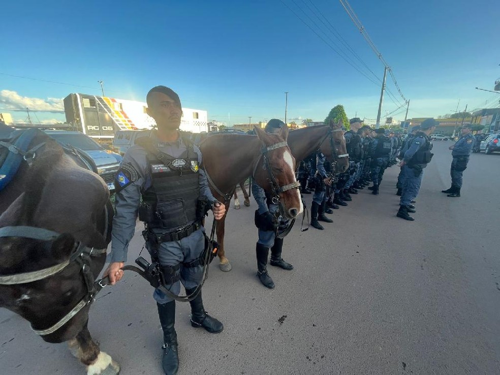 Equipe de cavalaria da Polícia Militar participou da operação — Foto: Polícia Militar