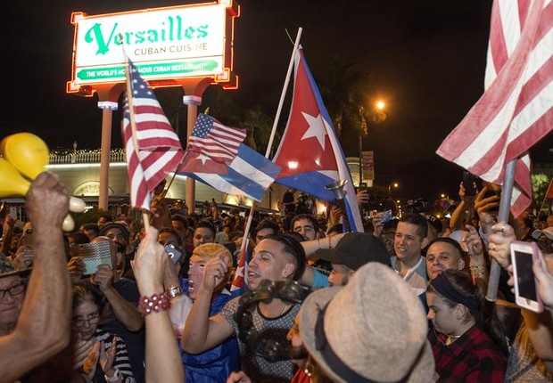 Celebração em Miami após morte de Fidel (Foto: EFE)