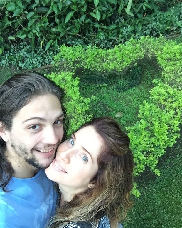 Letícia Spiller com o namorado, Pablo Vares (Foto: Reprodução/Instagram)