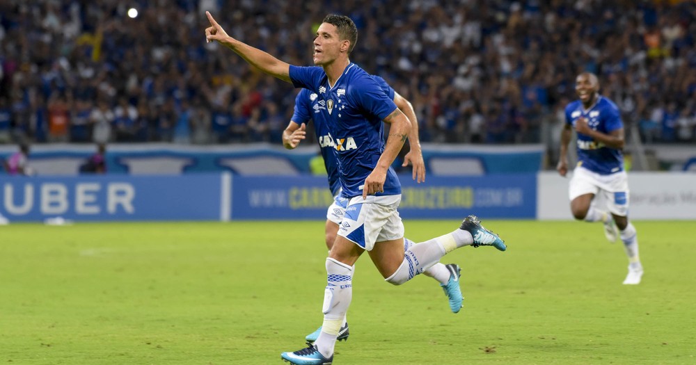Após gol, Thiago Neves celebra permanência no Cruzeiro: Estou em casa
