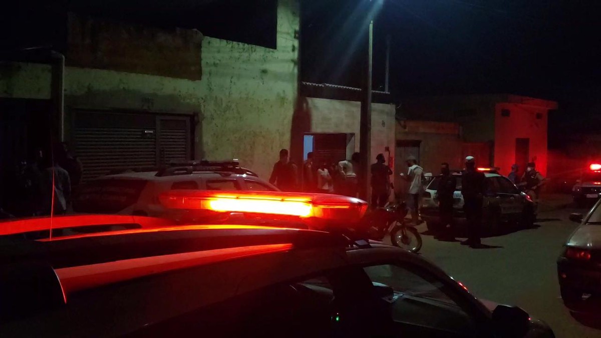 Polícia e Guarda Municipal encerram baile funk com 50 pessoas em Montes Claros