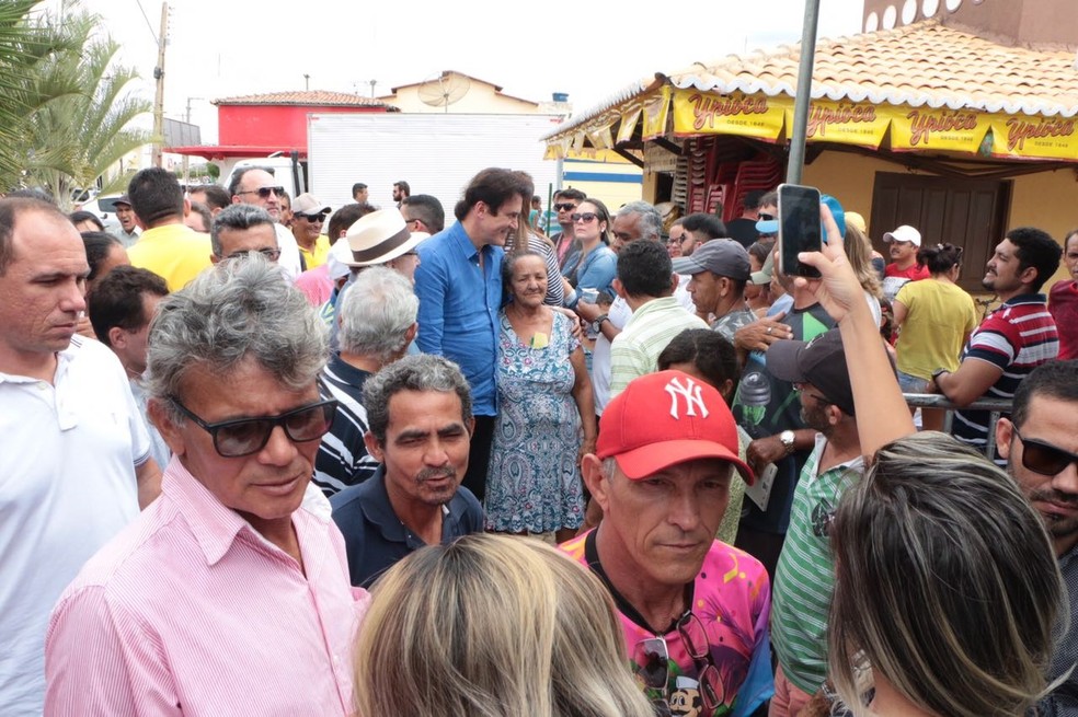 Robinson Faria durante inauguraÃ§Ã£o de uma unidade do Restaurante Popular â€” Foto: IvanÃ­zio Ramos