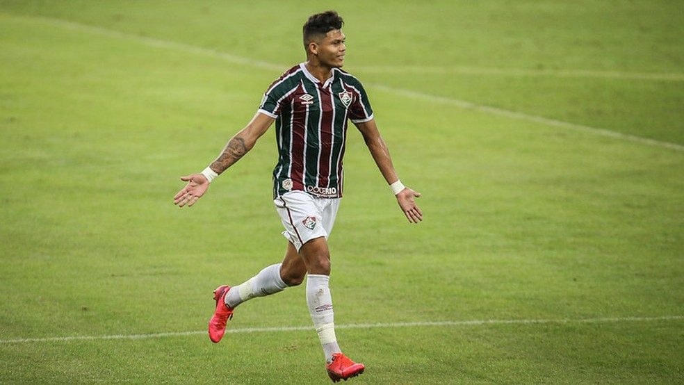 Evanilson comemorando gol pelo Fluminense — Foto: LUCAS MERÇON / FLUMINENSE F.C.