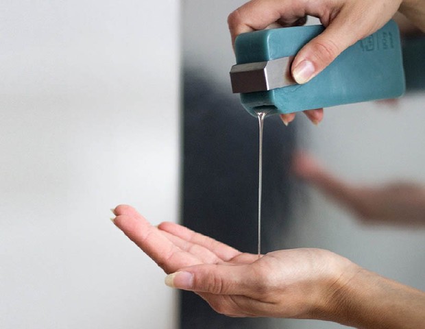 Designer cria embalagem feita de sabonete para acondicionar produtos de higiene  (Foto: Divulgação )