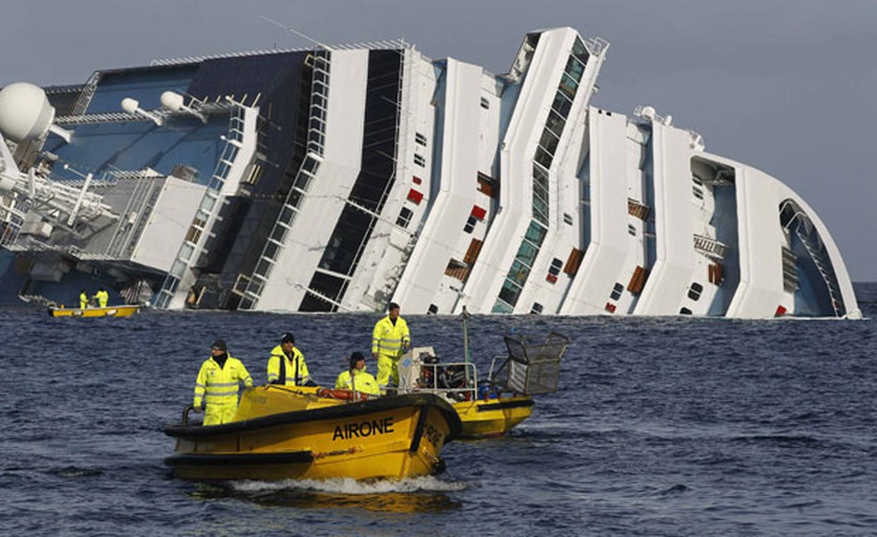 Foto do Costa Concordia na época do naufrágio, em 2012 — Foto: Paul Hanna/Reuters