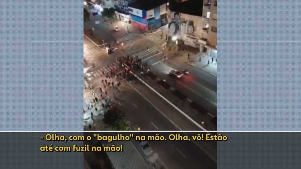 Tumulto na Av. Rio Branco na noite desta quinta, 12 de maio — Foto: TV Globo