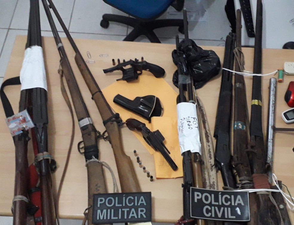 Arsenal de armas Ã© preso em operaÃ§Ã£o da polÃ­cia em Santa QuitÃ©ria â Foto: DivulgaÃ§Ã£o/PolÃ­cia Civil