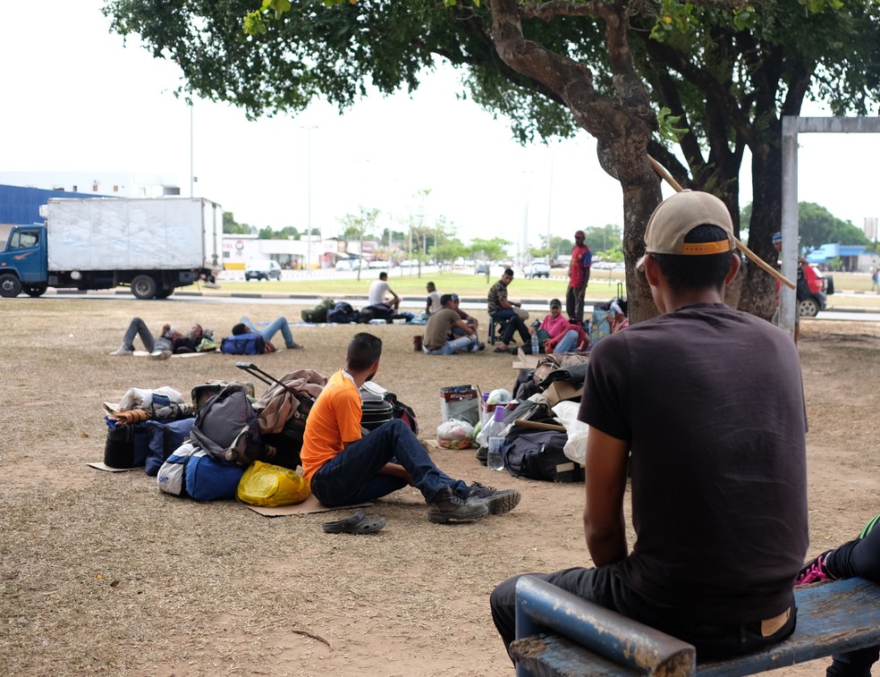 Com receio de ir para o abrigo, muitos dos venezuelanos optam por se alojarem nas praças de Boa Vista (Foto: Inaê Brandão/G1 RR)