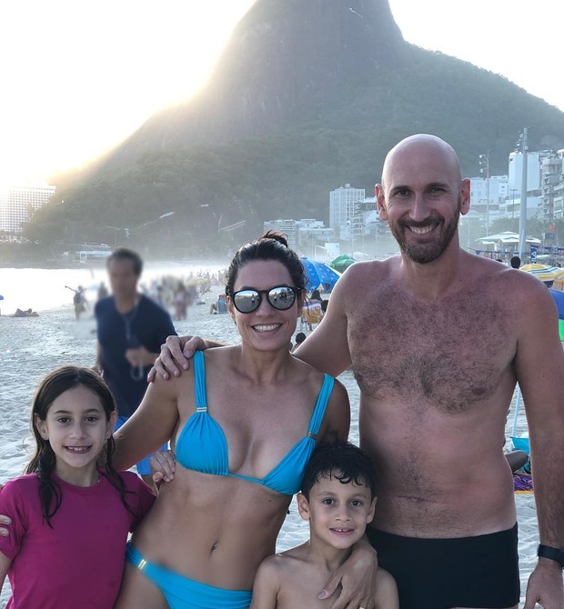 Amandha e Nalbert com os filhos Vitor e Rafa (Foto: Reprodução Instagram)
