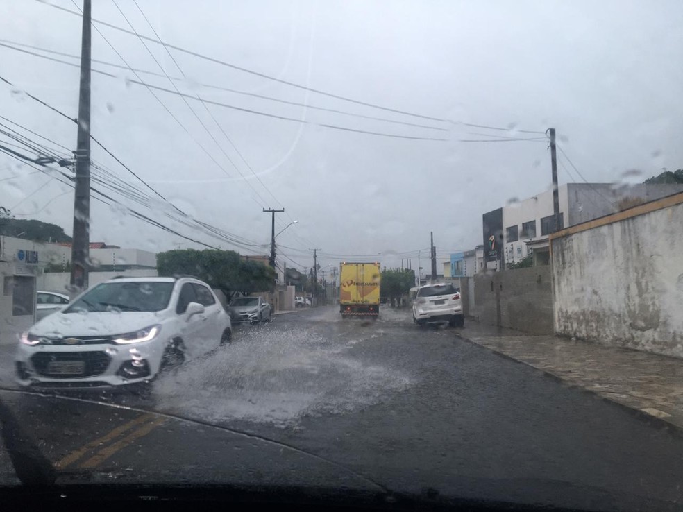 Rua Ataulfo Alves, na Zona Sul de Natal. â€” Foto: Quezia Oliveira/Inter TV Cabugi