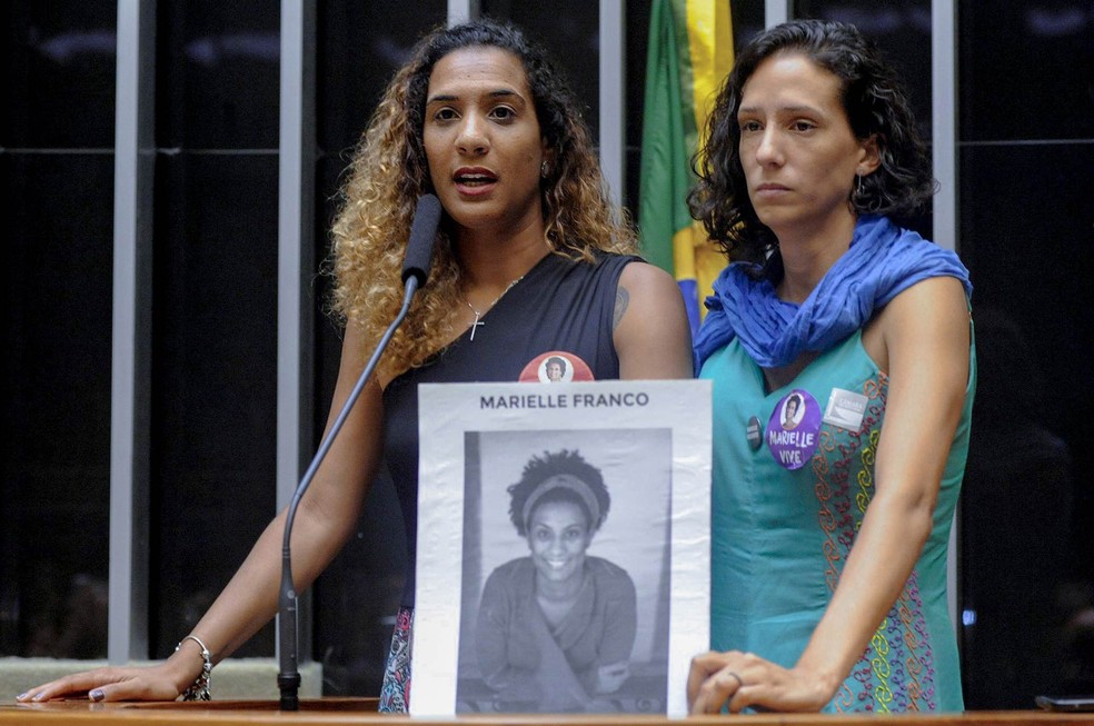 A irmã da vereadora assassinada Marielle Franco, Anielle Silva (esq.) — Foto: Luis Macedo/Câmara dos Deputados