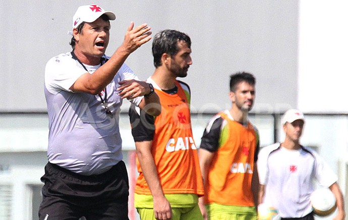 Adilson Batista no treino do Vasco (Foto: Marcelo Sadio / Site Oficial do Vasco)