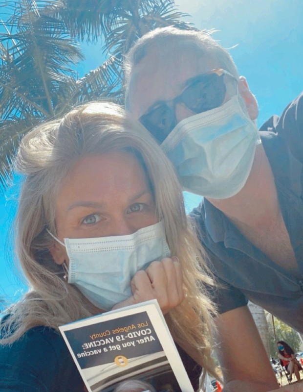 Ludmila Dayer e o marido são vacinados contra a Covid-19 nos EUA (Foto: Reprodução/Instagram)