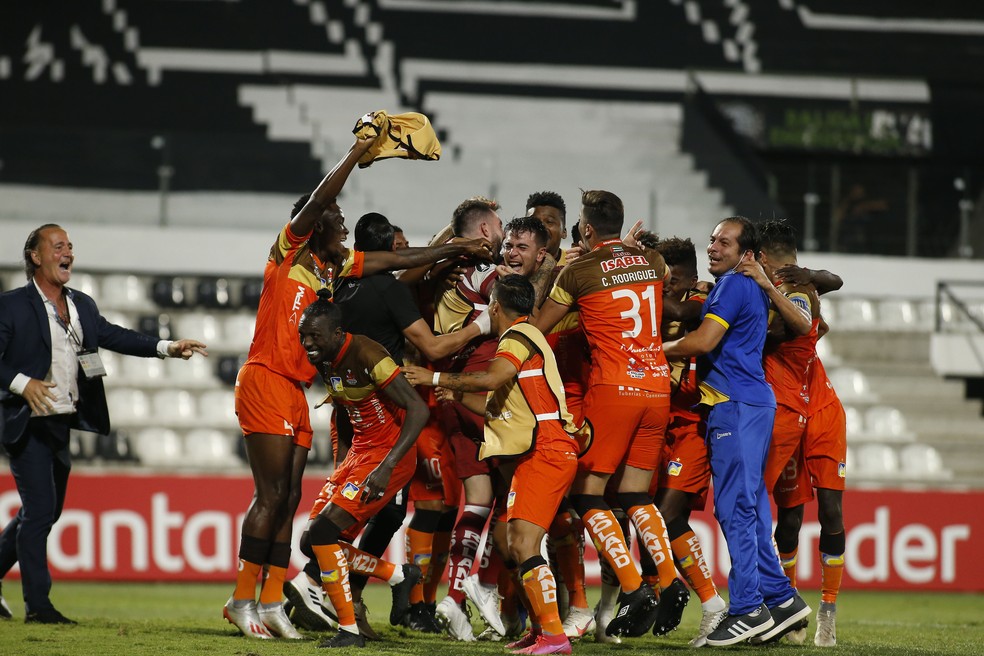 Rival do Palmeiras na Libertadores passa imune à Covid-19, mas vive má fase no Equador