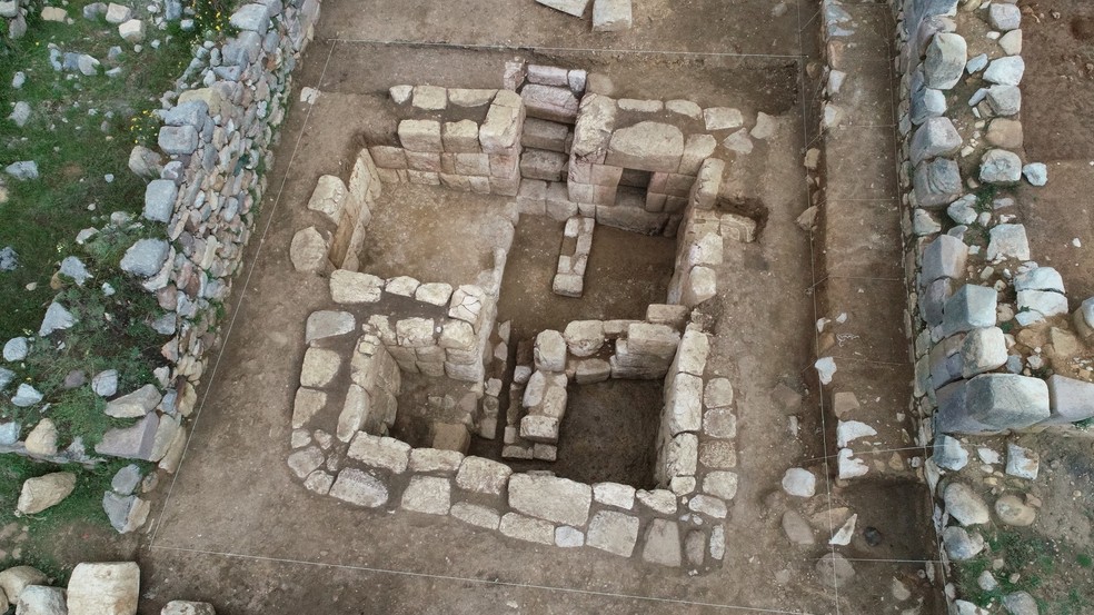 Banheiro cerimonial Inca de 500 anos descoberto no sítio arqueológico Huánuco Pampa, em Huánuco, Peru, em 20 de março de 2023. — Foto: Peru Culture Ministry/Handout via REUTERS