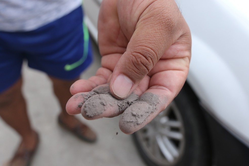 Cinzas do vulcão Sangay, em Guayaquil, no Equador — Foto:  Francisco Macias/Agencia Press South/Getty Images